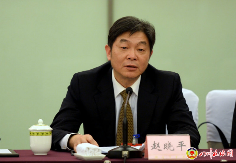 民进四川省委常委、德阳市政协副主席、德阳市公积金管理中心主任赵晓平回答记者提问