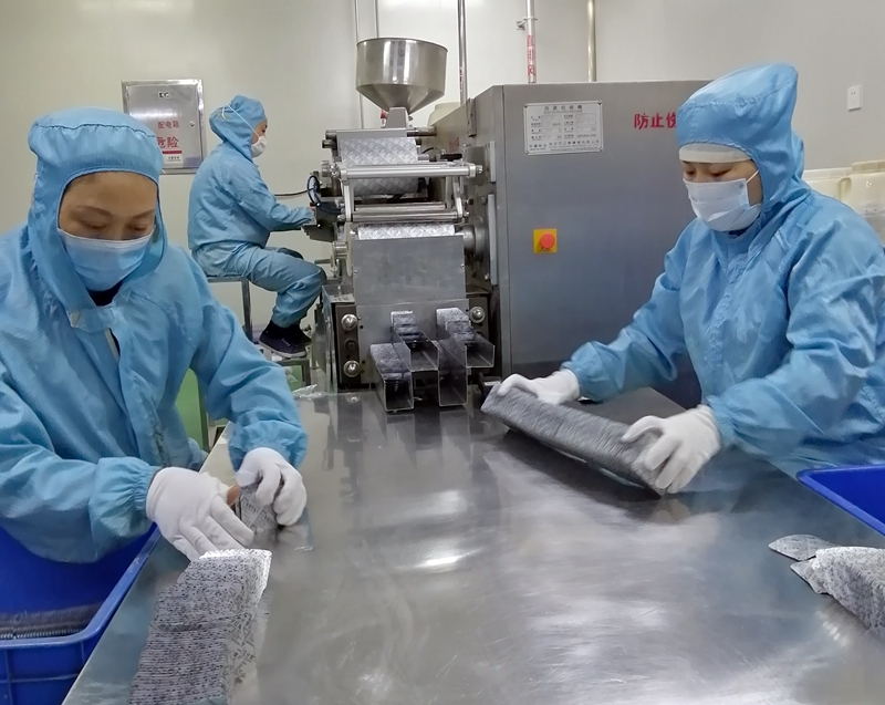 吹哨人口罩_戴口罩的人简笔画(3)