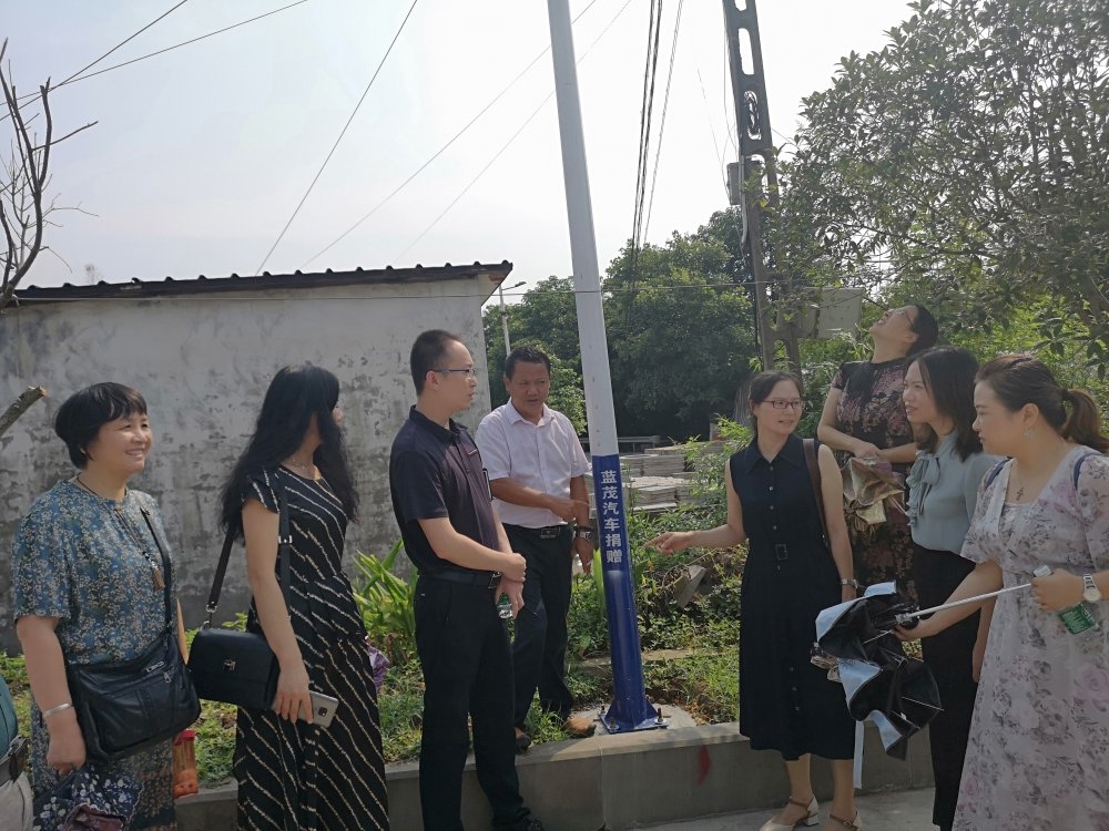 8月，为进一步发挥统一战线联系广泛、协调关系和化解矛盾等优势作用，组织开展“人大代表、政协委员走基层”系列活动走进邻玉街道天堂村，及时将群众就基层治理中出现的问题提出的建议和意见进行反馈，促进相关问题整改。.jpg