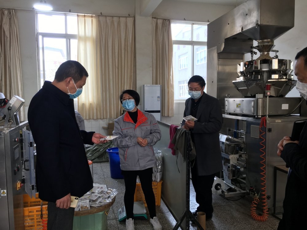 3月，区委常委、统战部部长走访上会企业，全面了解泸州百草堂中药饮片有限公司复工复产情况。.jpg