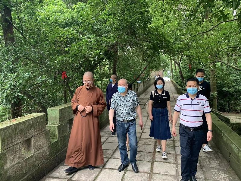 倪建彬在永庆寺以实地考察,交流座谈的形式,详细了解了资中佛教界在