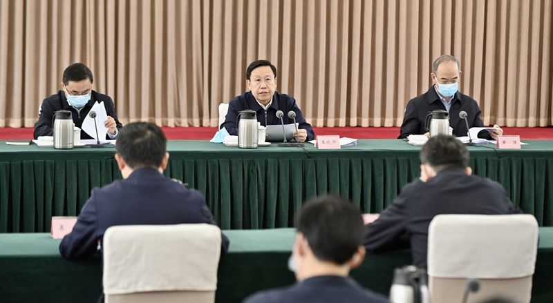 王晓晖主持召开省委学习贯彻习近平新时代中国特色社会主义思想主题教育领导小组会议强调
以高度政治责任感扎实抓好主题教育各项工作
黄强出席「相关图片」