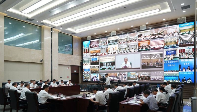 黄强在四川省成都大运会安全防灾应急指挥部决战决胜工作视频调度会议上强调
迅速进入最高戒备状态
坚决打赢迎大运保安全防灾害硬仗
施小琳出席「相关图片」