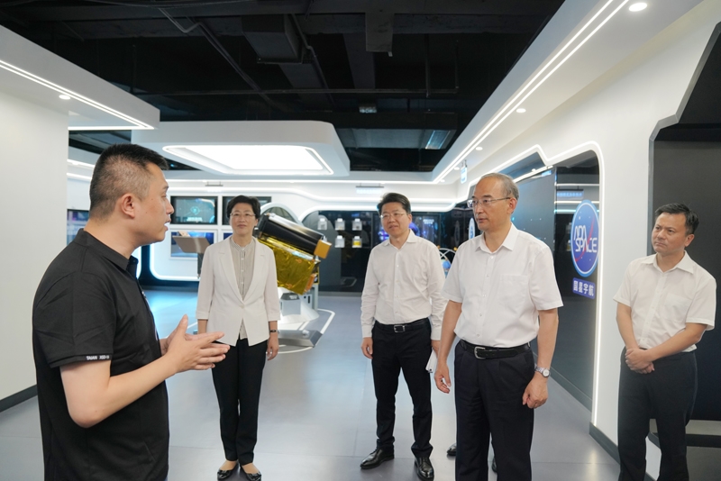 黃強在成都督導學習宣傳貫徹習近平總書記來川視察重要指示精神工作
以高質量發展新突破充分展現中國式現代化的萬千氣象「相關圖片」
