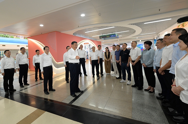 习近平在浙江考察时强调
始终干在实处走在前列勇立潮头
奋力谱写中国式现代化浙江新篇章
返京途中在山东枣庄考察
蔡奇陪同考察「相关图片」