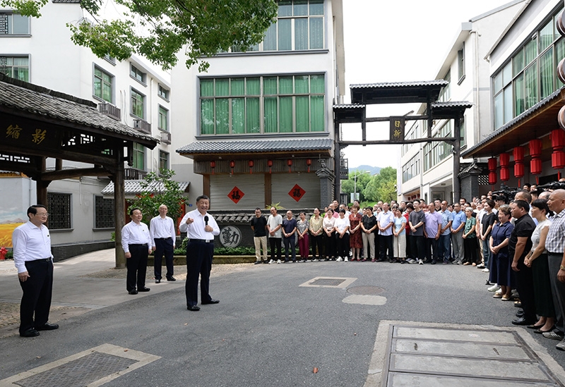 习近平在浙江考察时强调
始终干在实处走在前列勇立潮头
奋力谱写中国式现代化浙江新篇章
返京途中在山东枣庄考察
蔡奇陪同考察「相关图片」