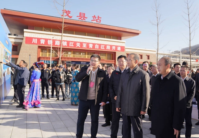 川青铁路镇江关至青白江段开通运营
黄强宣布开通「相关图片」