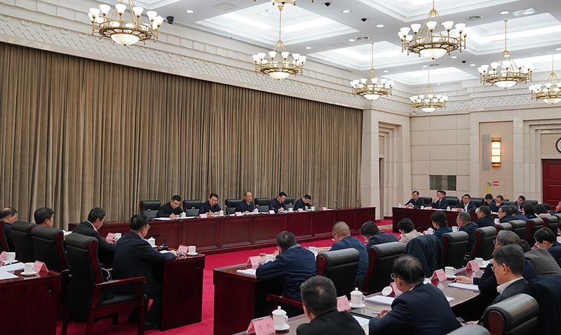 黄强主持召开党外人士座谈会
集思广益谋划和做好明年全省经济工作「相关图片」