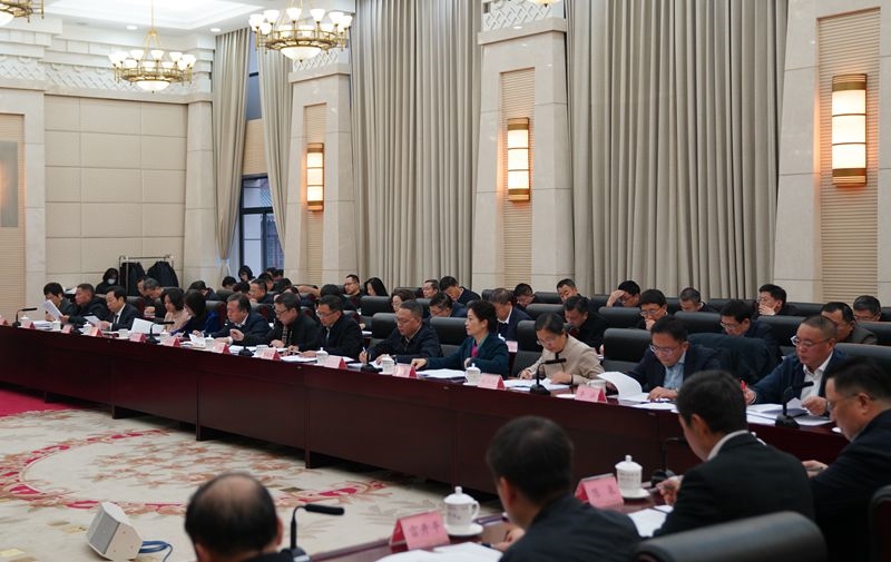 黄强主持召开党外人士座谈会
集思广益谋划和做好明年全省经济工作「相关图片」