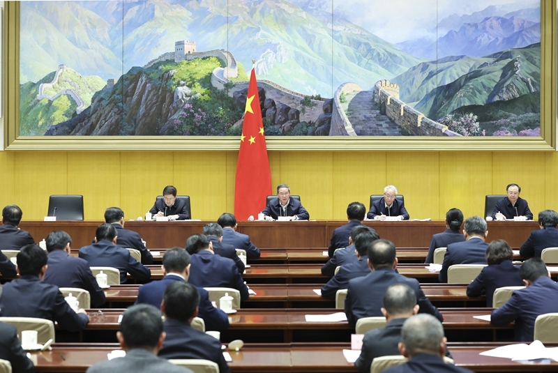 李强在全国安全生产电视电话会议上强调
深入贯彻落实习近平总书记重要指示精神
压紧压实责任 认真排查隐患 狠抓工作落实
坚决遏制各类安全事故多发连发势头「相关图片」