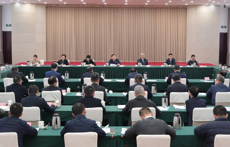 王晓晖主持召开省委推进体育强省建设座谈会强调
一步一个脚印扎实推进体育强省建设
更好造福人民群众促进人的全面发展
黄强讲话 施小琳出席「相关图片」