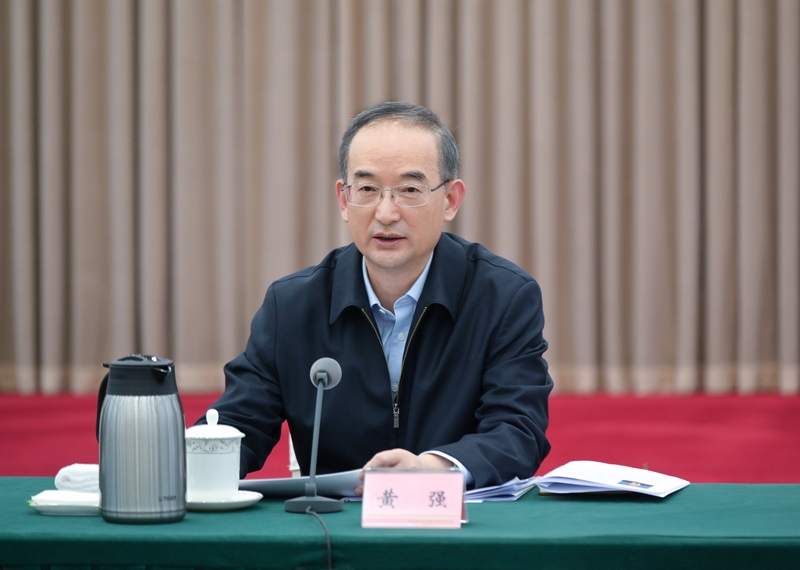 王晓晖主持召开省委推进体育强省建设座谈会强调
一步一个脚印扎实推进体育强省建设
更好造福人民群众促进人的全面发展
黄强讲话 施小琳出席「相关图片」