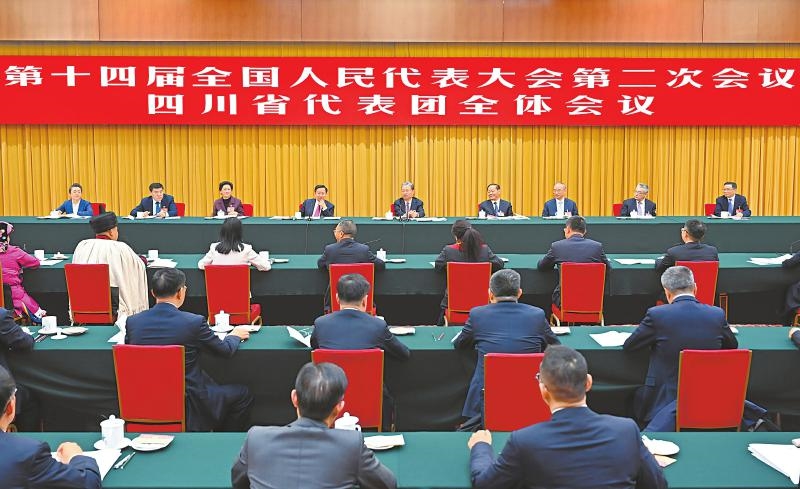 四川代表团举行全体会议
集中审议政府工作报告
赵乐际参加审议并发言
彭清华王晓晖黄强施小琳等参加审议「相关图片」