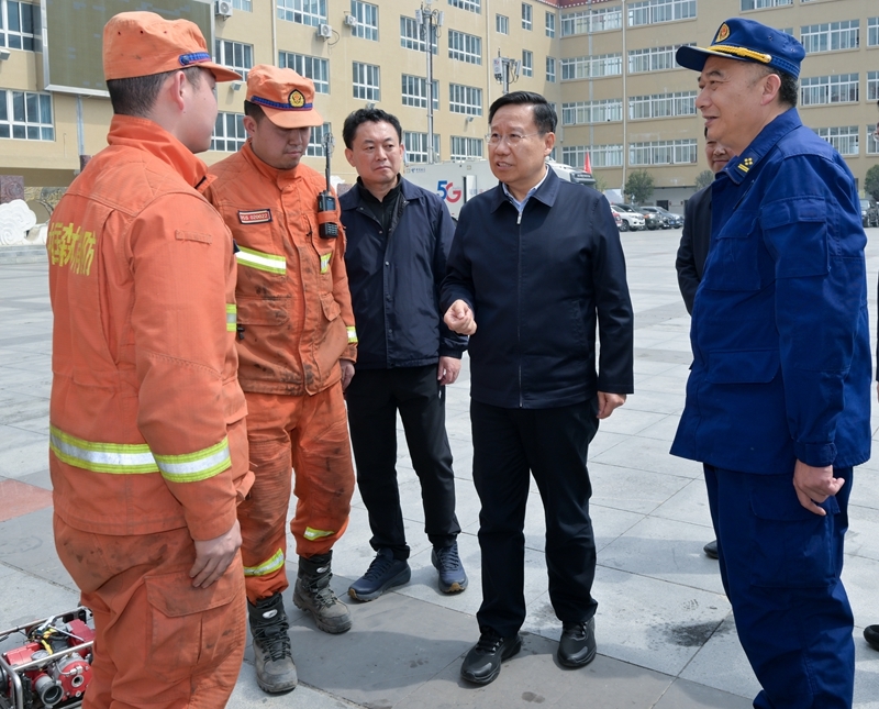 王晓晖在甘孜州雅江县森林火灾一线指导扑火救援工作时强调 
发扬连续作战的顽强作风 
坚决打赢雅江森林火灾这场歼灭战「相关图片」