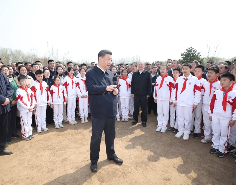 习近平在参加首都义务植树活动时强调
全民植树增绿 共建美丽中国
李强赵乐际王沪宁蔡奇丁薛祥李希韩正参加「相关图片」