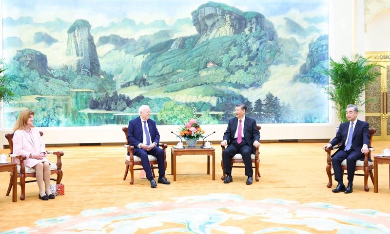 习近平会见法国梅里埃基金会主席梅里埃夫妇「相关图片」