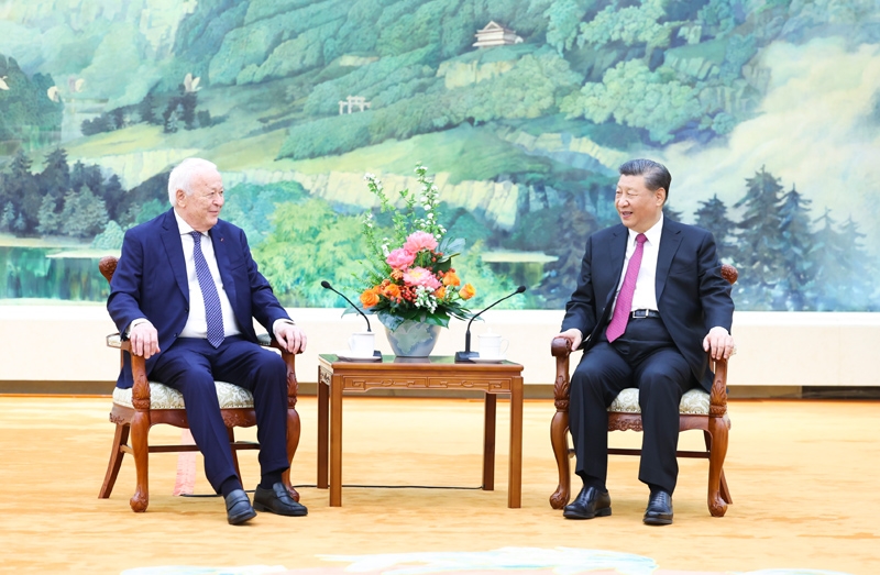 习近平会见法国梅里埃基金会主席梅里埃夫妇「相关图片」