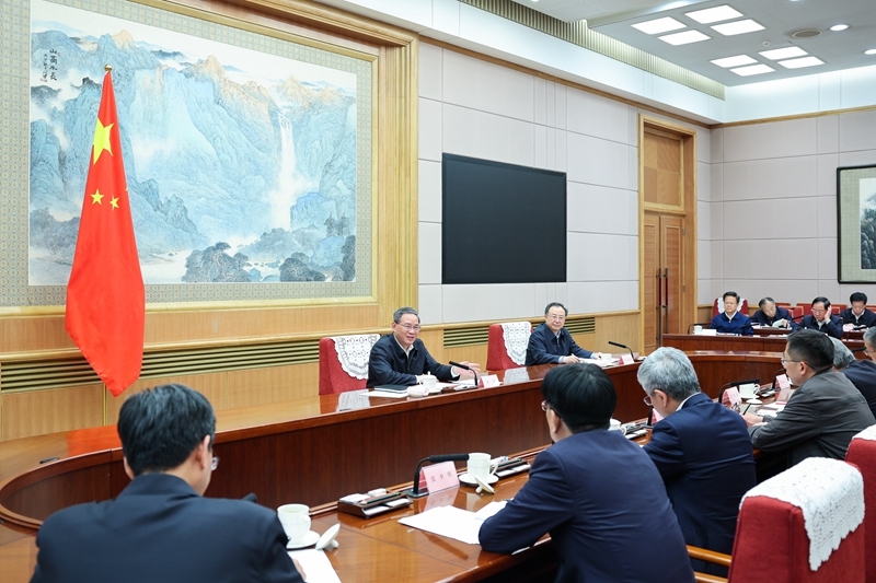 李强主持召开经济形势专家和企业家座谈会「相关图片」