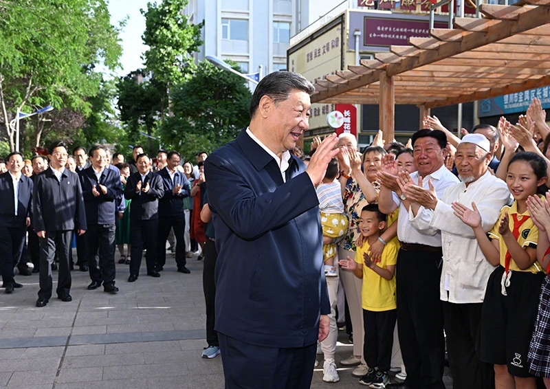 习近平：五十六个民族凝聚在一起就是中华民族共同体「相关图片」
