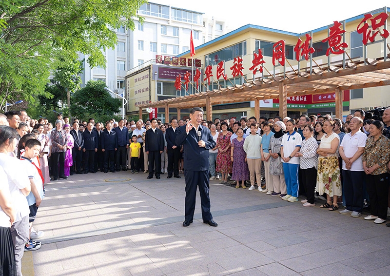 习近平：五十六个民族凝聚在一起就是中华民族共同体「相关图片」