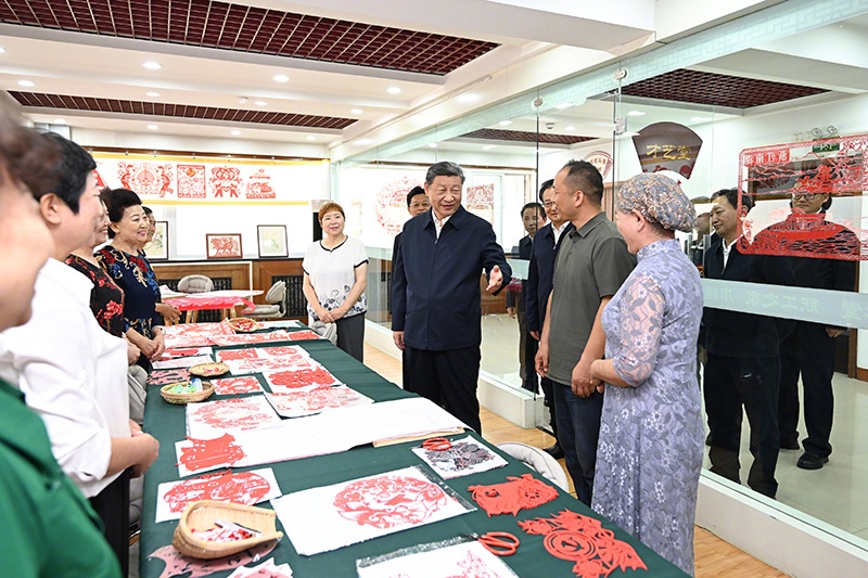 习近平：社区要把为居民群众的服务做深做细做到位「相关图片」