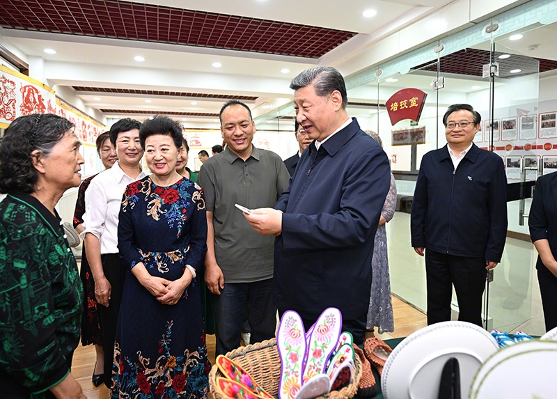习近平：社区要把为居民群众的服务做深做细做到位「相关图片」