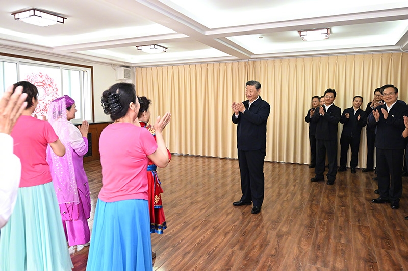 习近平：社区要把为居民群众的服务做深做细做到位「相关图片」