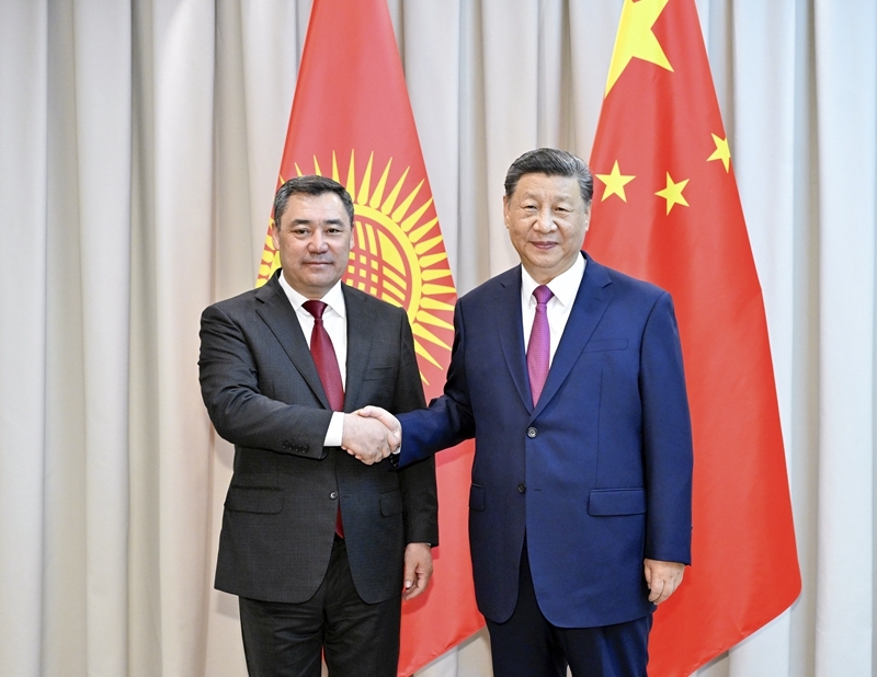 习近平会见吉尔吉斯斯坦总统扎帕罗夫「相关图片」