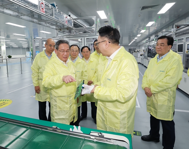 李强在江苏调研时强调
加快推动制造业数字化转型
促进专精特新企业蓬勃发展「相关图片」