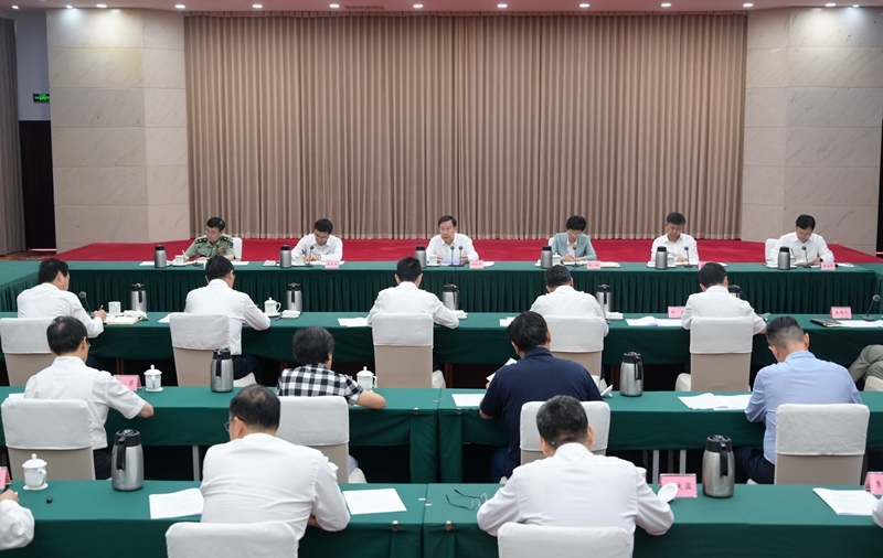 省委常委会召开（扩大）会议 
专题传达学习党的二十届三中全会精神 
扎实抓好二十届三中全会精神学习宣传贯彻 
确保党中央决策部署在四川落地生根开花结果「相关图片」