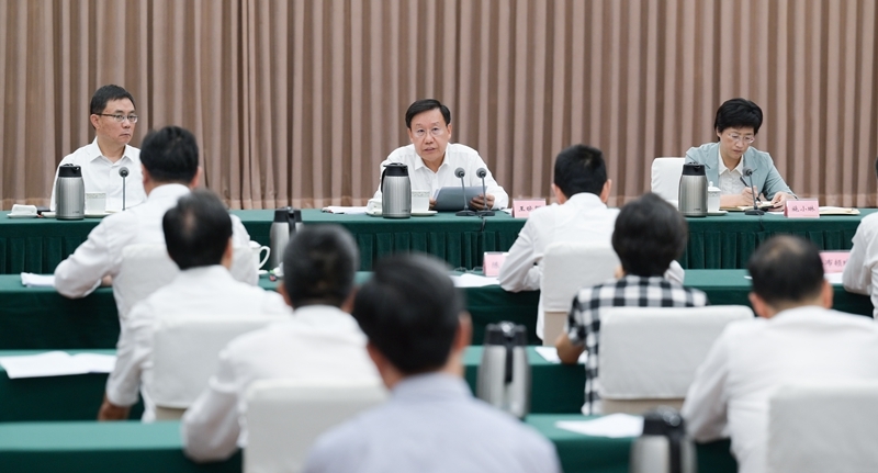 省委常委会召开（扩大）会议 
专题传达学习党的二十届三中全会精神 
扎实抓好二十届三中全会精神学习宣传贯彻 
确保党中央决策部署在四川落地生根开花结果「相关图片」