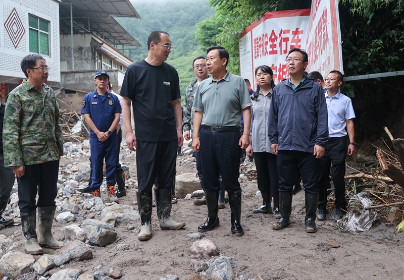 王晓晖赶赴雅安市汉源县山洪灾害现场指挥处置救援时强调 
全力搜救失联人员 
最大限度减少人员伤亡 
施小琳作批示并赶往灾害现场「相关图片」
