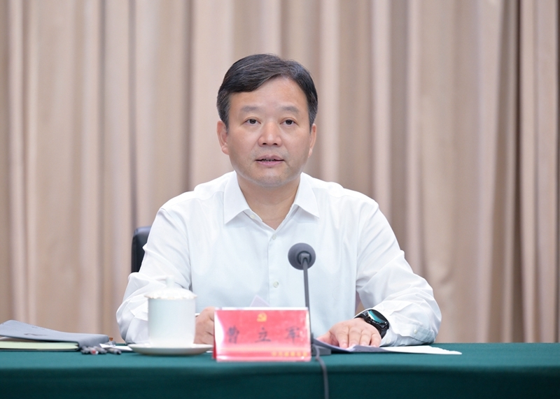 王晓晖在成都市领导干部大会上强调 
全力以赴拼经济搞建设 进一步锻长板补短板扬优势 
为服务国家和全省大局贡献更多成都力量「相关图片」