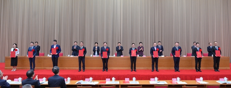 王晓晖在全省科技大会上强调 
打造西部地区创新高地建设科技强省 
为谱写中国式现代化四川新篇章贡献更多科技力量 
施小琳主持 田向利出席「相关图片」