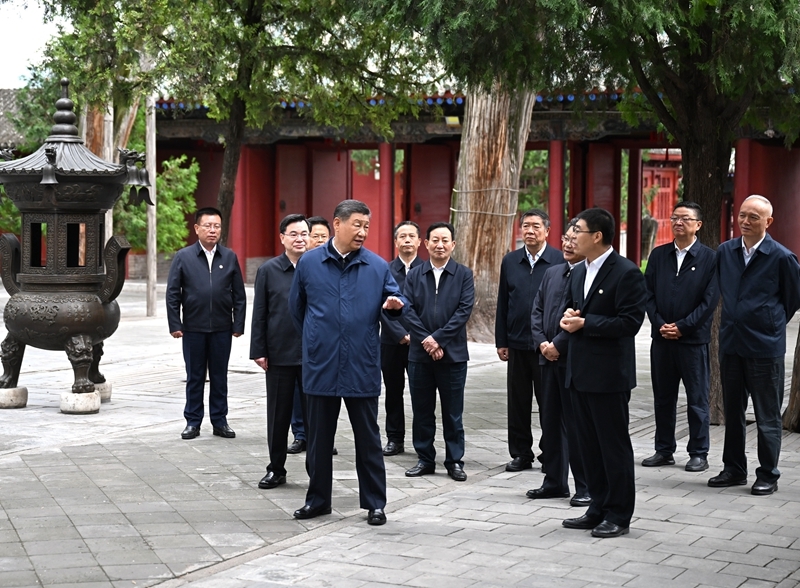 习近平在甘肃考察时强调
深化改革勇于创新苦干实干富民兴陇
奋力谱写中国式现代化甘肃篇章
途中在陕西宝鸡考察
蔡奇陪同考察「相关图片」