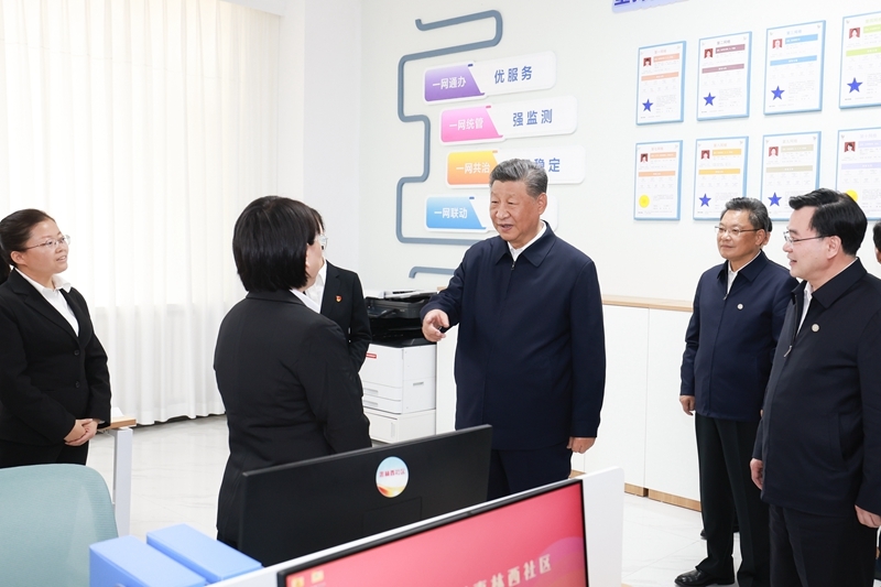 习近平在甘肃考察时强调
深化改革勇于创新苦干实干富民兴陇
奋力谱写中国式现代化甘肃篇章
途中在陕西宝鸡考察
蔡奇陪同考察「相关图片」