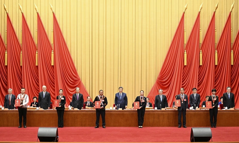 习近平在全国民族团结进步表彰大会上发表重要讲话强调
推进中华民族共同体建设 巩固发展中华民族大团结
李强主持 王沪宁宣读表彰决定 赵乐际蔡奇丁薛祥李希出席「相关图片」