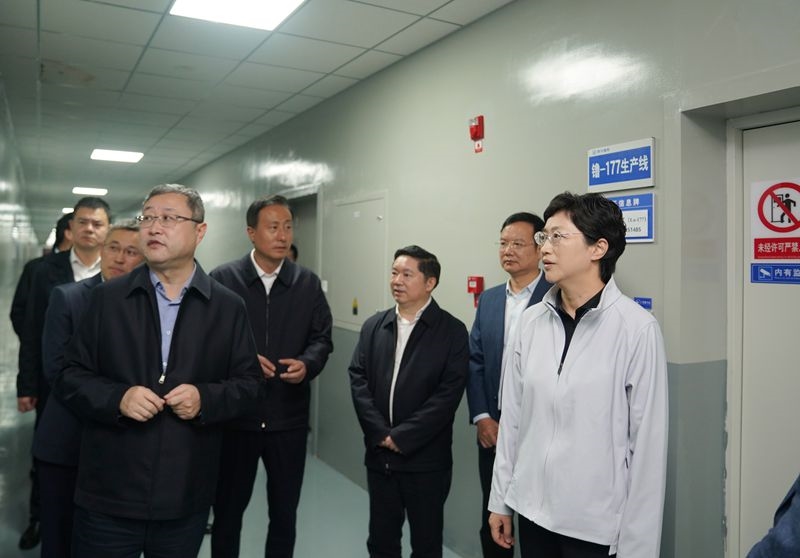 施小琳在乐山调研时强调
坚持高质量发展导向
干字当头攻坚克难主动作为 加快打造区域中心城市「相关图片」