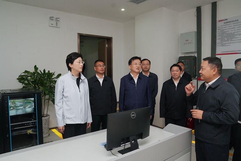 施小琳在乐山调研时强调
坚持高质量发展导向
干字当头攻坚克难主动作为 加快打造区域中心城市「相关图片」