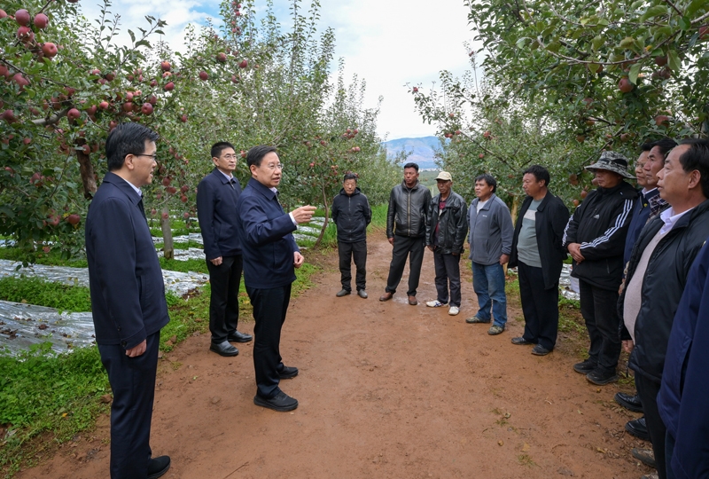 王晓晖在凉山州甘孜州调研时强调
扎实抓好省委十二届六次全会精神贯彻落实
以改革为动力开创四川现代化建设新局面「相关图片」