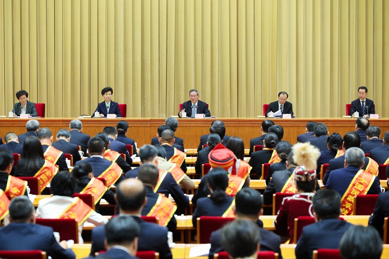 习近平对民政工作作出重要指示强调
加强普惠性基础性兜底性民生建设
积极主动为人民群众做好事办实事解难事
李强出席第十五次全国民政会议并讲话「相关图片」