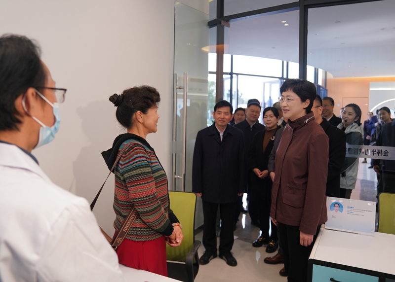 施小琳在攀枝花市凉山州调研并主持召开片区经济工作座谈会
找准着力点突破口加快培育新动能新优势
努力蹚出一条独具特色的高质量发展路子「相关图片」
