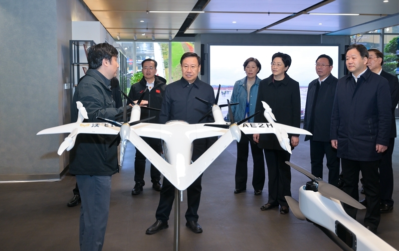 王晓晖主持召开研究支持成都市高质量发展专题会议强调
努力在新时代新征程上担重任挑大梁
以高质量发展新成效更好服务全国全省发展大局
施小琳讲话 田向利于立军出席「相关图片」