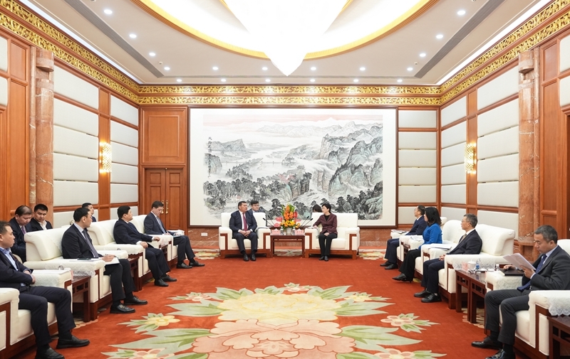 施小琳会见哈萨克斯坦克孜勒奥尔达州州长纳利巴耶夫「相关图片」