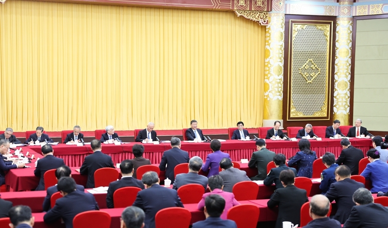 习近平在看望参加政协会议的民盟民进教育界委员时强调 
强化教育对科技和人才支撑作用 
形成人才辈出人尽其才才尽其用生动局面 
王沪宁蔡奇参加看望和讨论「相关图片」