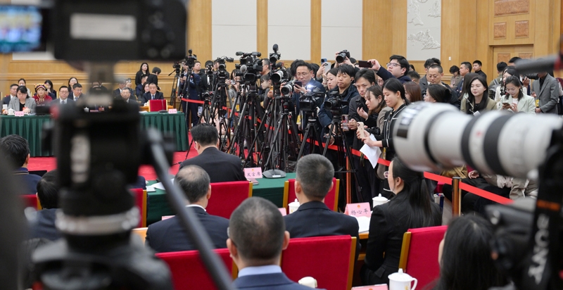 四川代表团举行开放团组活动
王晓晖施小琳等回答记者提问「相关图片」