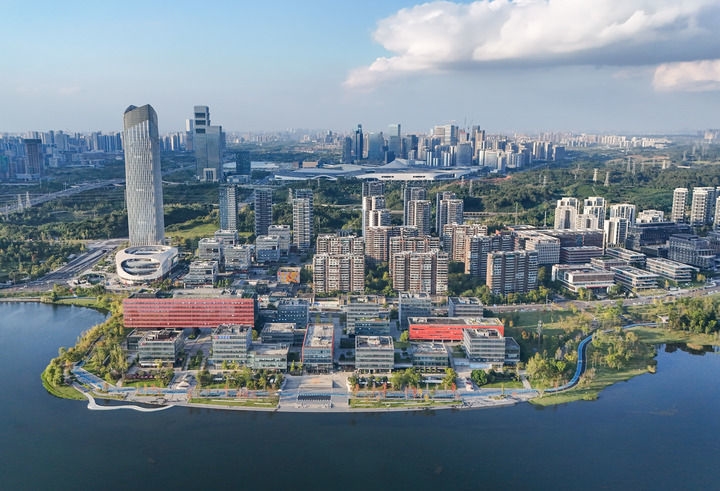 四川省委书记、省人大常委会主任王晓晖：因地制宜发展新质生产力 扎实推动四川高质量发展「相关图片」