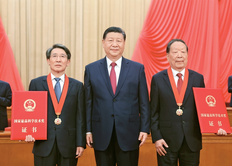 习近平：朝着建成科技强国的宏伟目标奋勇前进「相关图片」