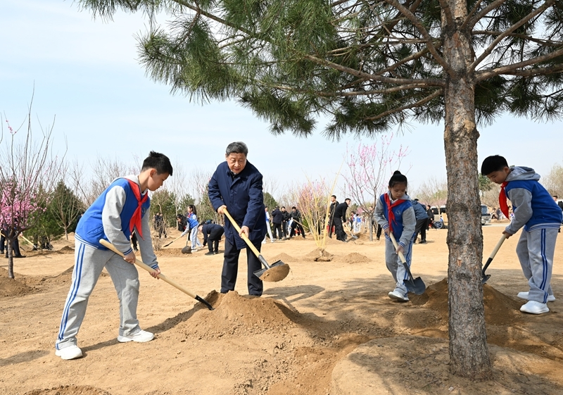 习近平在参加首都义务植树活动时强调
汇聚共建美丽中国磅礴力量
让祖国大地更加绿意盎然生机勃发
李强赵乐际王沪宁蔡奇丁薛祥李希韩正参加「相关图片」