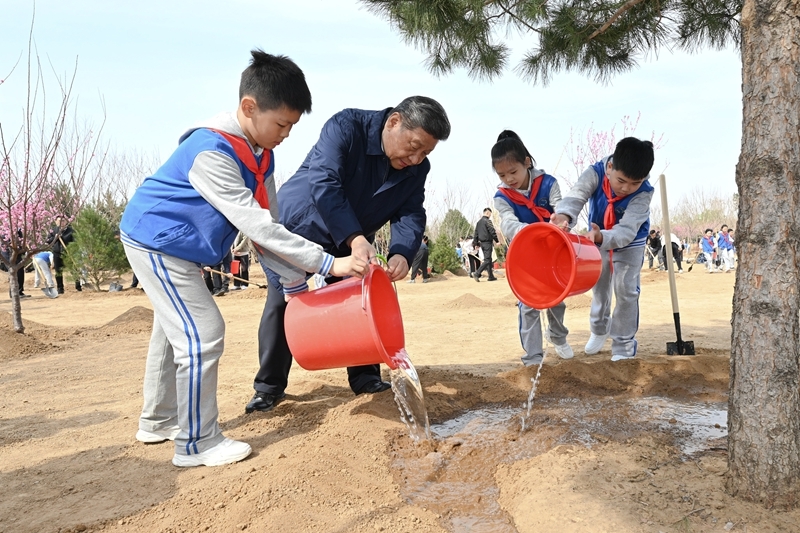 习近平在参加首都义务植树活动时强调
汇聚共建美丽中国磅礴力量
让祖国大地更加绿意盎然生机勃发
李强赵乐际王沪宁蔡奇丁薛祥李希韩正参加「相关图片」